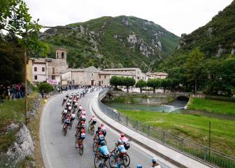 Exhibición de Yates en Osimo para afianzar la maglia rosa