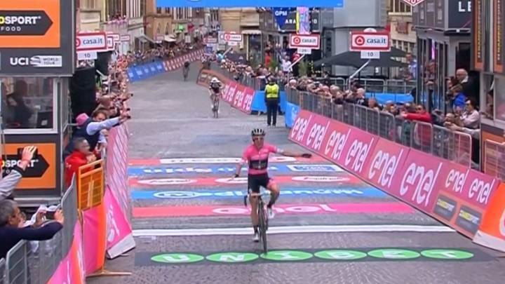 Resumen de la 11ª etapa del Giro de Italia 2018: Yates vuelve a ser el más fuerte... y más lider