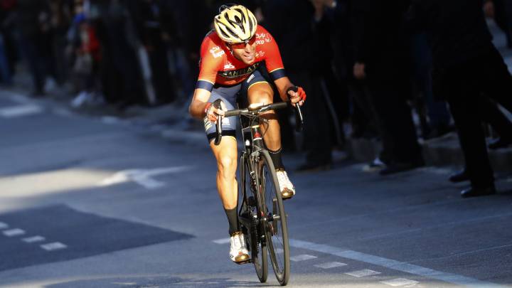 Vincenzo Nibali rueda durante la Milán-San Remo.