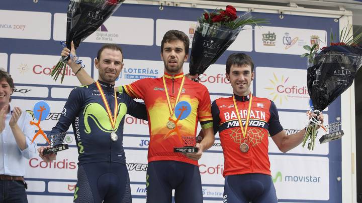 Jesús Herrada, Alejandro Valverde y Ion Izaguirre posan en el podio de los Campeonatos de España de Ciclismo 2017 celebrados en Soria.