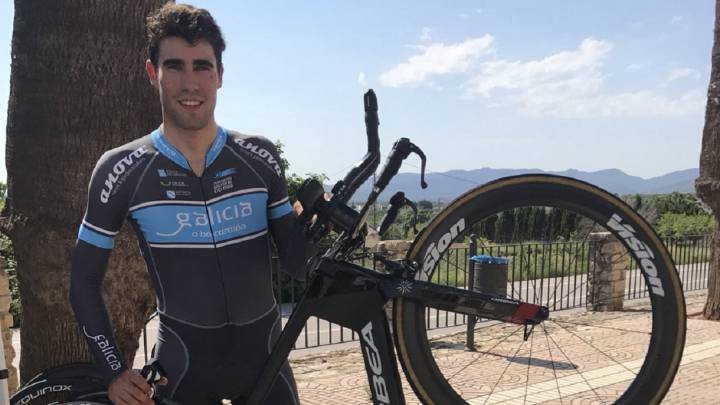 El ciclista Martín Bouzas posa tras proclamarse campeón de España contrarreloj en categoría sub-23.
