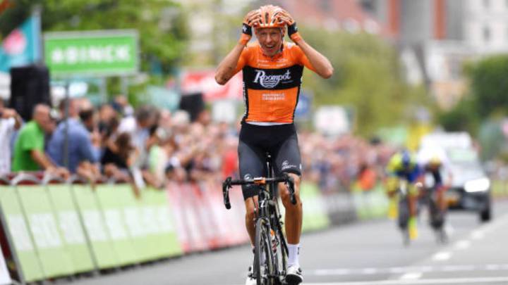Van der Hoorn gana la tercera etapa y Mohoric se coloca líder