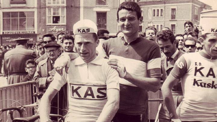 La Vuelta se encontró con obreros como único público