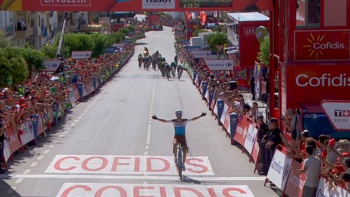 Resumen de la Vuelta a España etapa 7: Gallopin triunfa, Kwiatkowski cae y Molard, líder