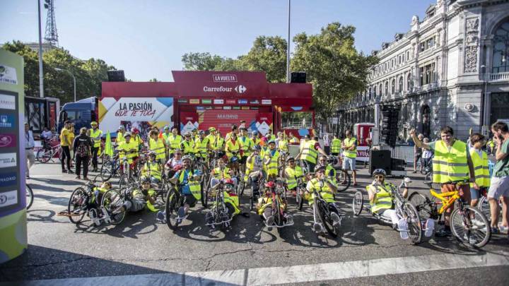 Cien ciclistas participan en la carrera inclusiva de Ecovidrio