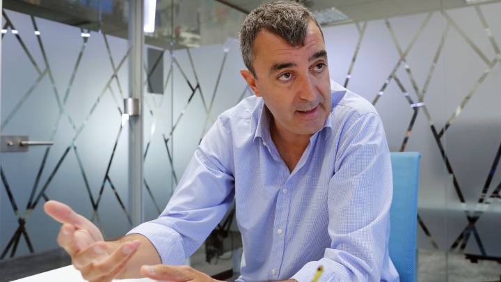 El director de La Vuelta, Javier Guillén, durante la entrevista concedida a la Agencia Efe en la que se mostró partidario de desarrollar el "perfil internacional" de la ronda española, que visitará Francia en 2019.