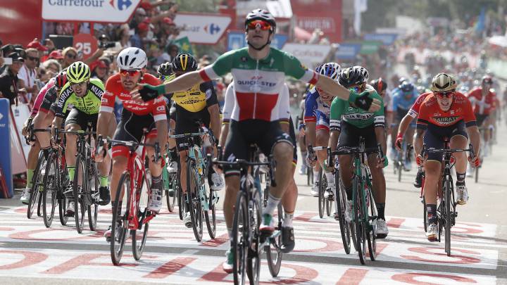 Elia Viviani celebra su victoria en la décima etapa de la Vuelta a España 2018 con final en Fermoselle-Bermillo de Sayago.