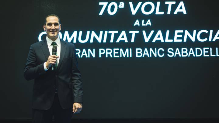 El director de la Volta a la Comunitat Valenciana, Ángel Casero, interviene durante la presentación de la edición de 2019.