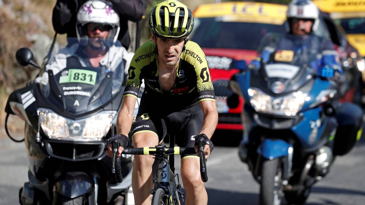 Mikel Nieve rueda durante una etapa del Tour de Francia.