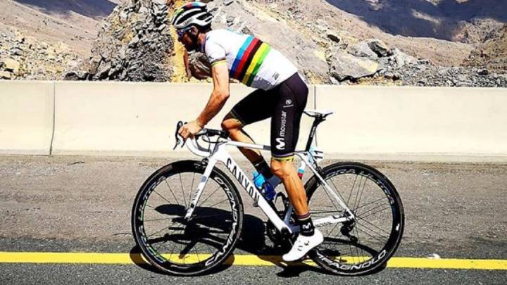 Alejandro Valverde entrena para preparar el UAE Tour.