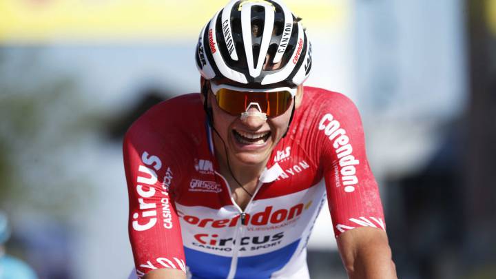 Mathieu van der Poel celebra su victoria en la Amstel Gold Race.