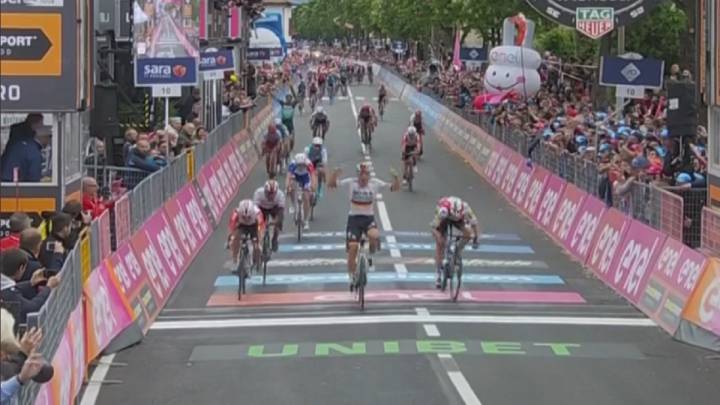 Resumen del Giro de Italia 2019: Ackermann se impone en un poderoso esprint a Viviani