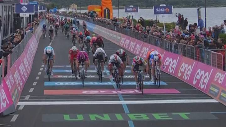 Resumen del Giro de Italia 2019, etapa 3: Gaviria gana al esprint tras descalifiación de Viviani
