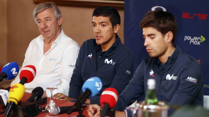 Eusebio Unzué, Richard Carapaz y Mikel Landa atienden a los medios de comunicación en la rueda de prensa del Movistar en la jornada de descanso previa a la última semana del Giro de Italia.