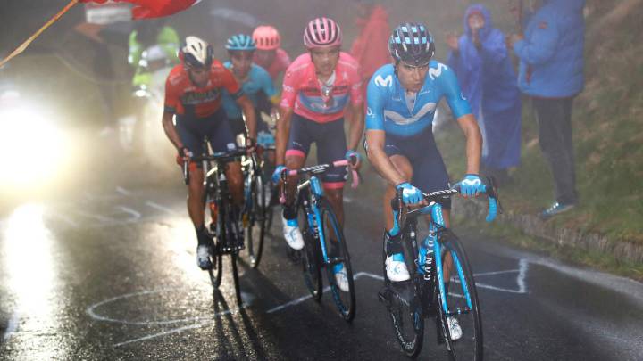 Mikel Landa, Richard Carapaz y Vincenzo Nibali ruedan en la 16ª etapa del Giro de Italia.