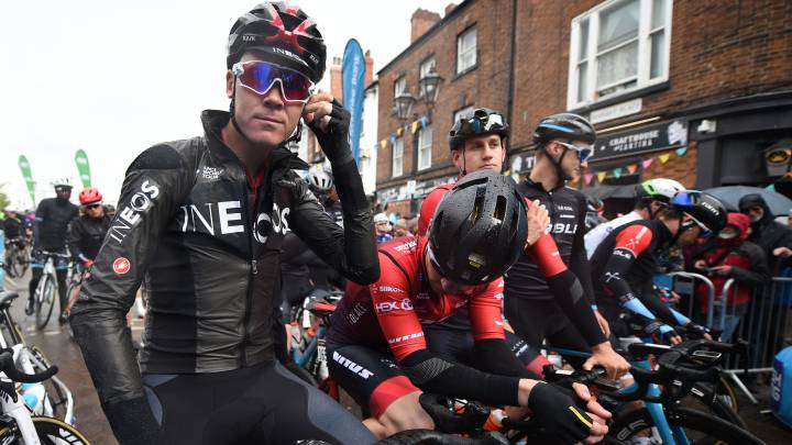 Chris Froome posa antes de tomar la salida de una etapa en el Tour de Yorkshire.