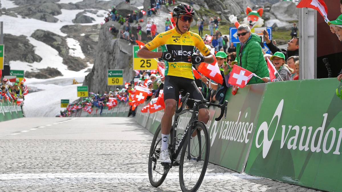 Bernal avisa para el Tour: fue imparable en San Gottardo