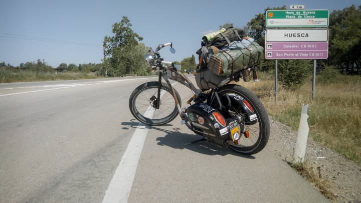 Imagen de la bicicleta con la que Ignacio Luque, paciente con hidrosadenitis supurativa, ha concluido una ruta de 5.000 km para dar difusión a esta enfermedad de la piel.