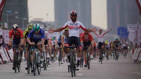 Fernando Gaviria celebra su victoria en la quinta etapa del Tour de Guangxi con final en Guilin.