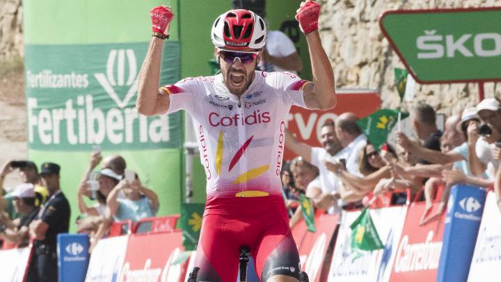 El ciclista del Cofidis Jesús Herrada celebra la victoria en la sexta etapa de la Vuelta a España 2019 con final en Ares del Maestrat.