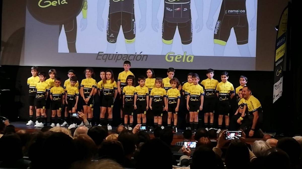 Igor Antón presentó su escuela de ciclismo en Galdácano - AS
