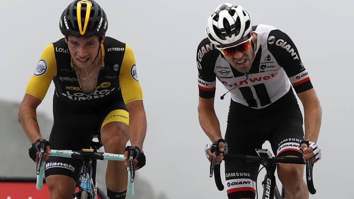 Primoz Roglic y Tom Dumoulin llegan juntos a la meta de Saint-Lary-Soulan, en el Col du Portet, en la 17ª etapa del Tour de Francia 2018.
