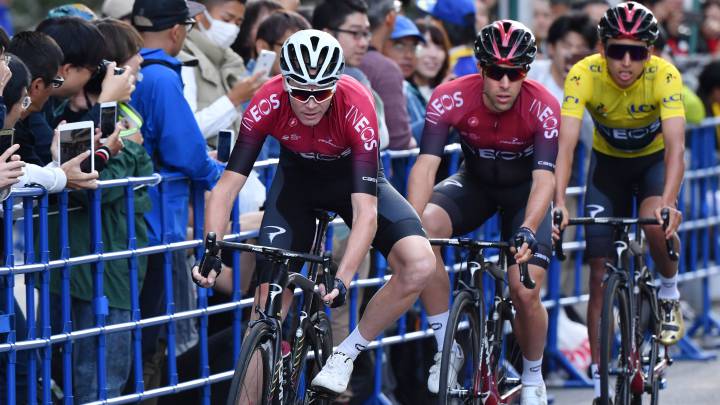 Chris Froome rueda con el maillot del Ineos durante el Criterium de Saitama organizado por el Tour de Francia.