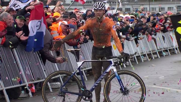 Van der Poel gana su tercer Mundial de ciclocross.