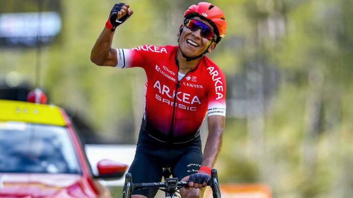 Nairo Quintana celebra su victoria en la cima de La Colmiane en la París-Niza.