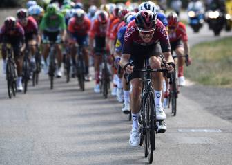 Le roban la bici a un médico de la UCI y Luke Rowe enamora a Gales por su solidaridad