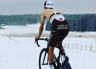 La locura de Jaakko Hanninen: rodillo en medio de la nieve