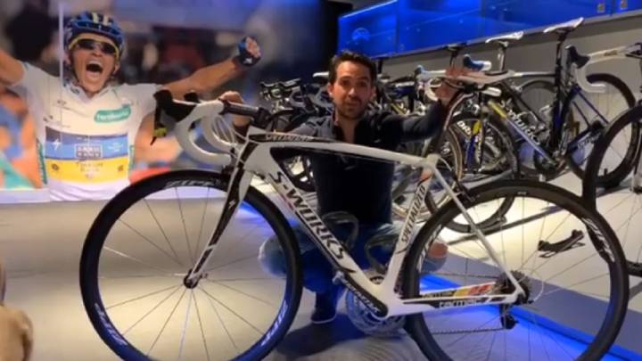 Contador subasta su bicicleta del Giro 2011 para ayudar a Cruz Roja