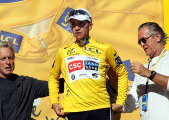 Sastre sopla 45 velas: 