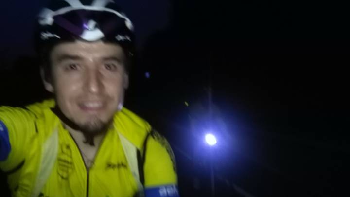 Igor Antón, durante su salida en bicicleta por las carreteras de Galdakao.