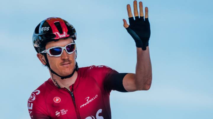 El ciclista galés Geraint Thomas saluda antes de una carrera.