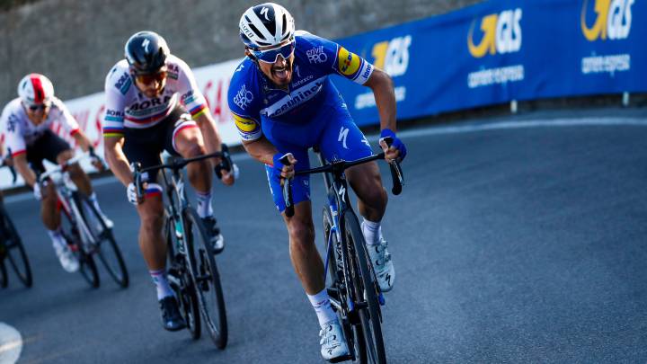 Julian Alaphilippe ataca durante la subida al Poggio en la Milán - San Remo 2019.