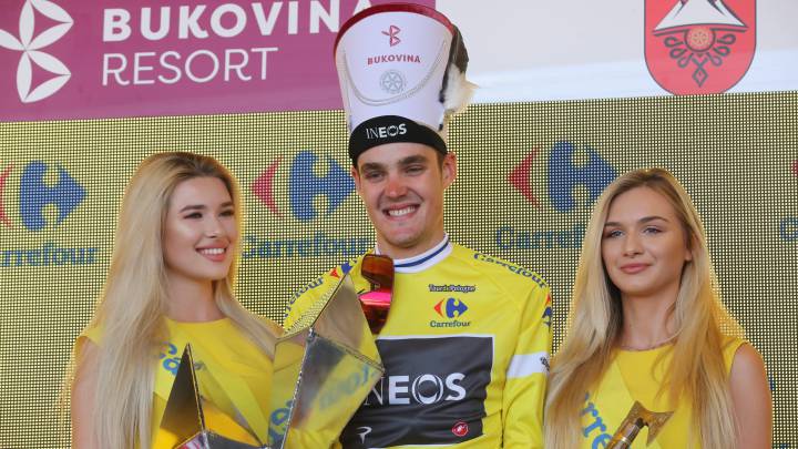 Pavel Sivakov celebra su victoria en la general de la Vuelta a Polonia 2019.