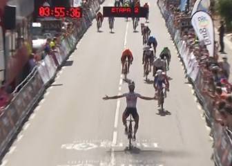 Gaviria arriesga en el esprint y vence con claridad