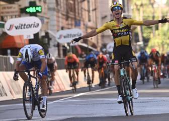 Van Aert ya es una estrella: bate a Alaphilippe y gana San Remo