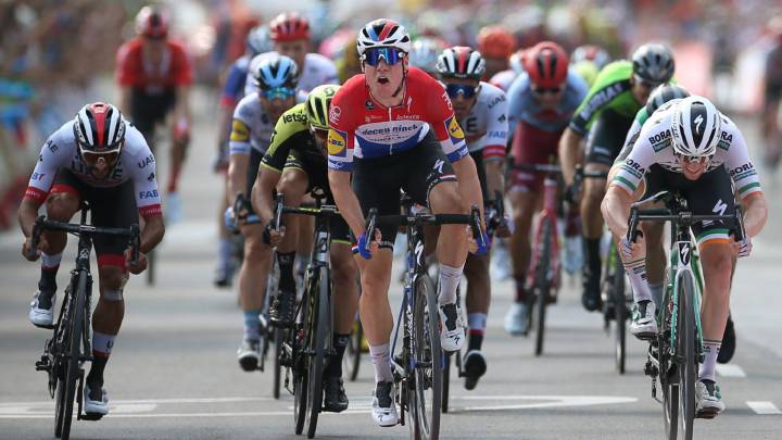 Fabio Jakobsen celebra su victoria en la cuarta etapa de la Vuelta a España 2019 entre Cullera y El Puig.