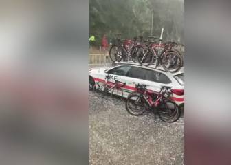 Potente granizada en plena carrera obligó a ciclistas a bajarse de la bici