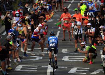 Quejas en el pelotón por las mascarillas de los aficionados