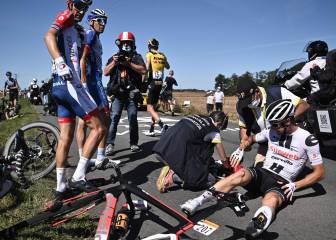 Sam Bennett domina al esprint una etapa muy accidentada