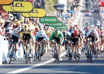 Los jueces descalifican a Sagan por su peligrosa maniobra sobre Van Aert