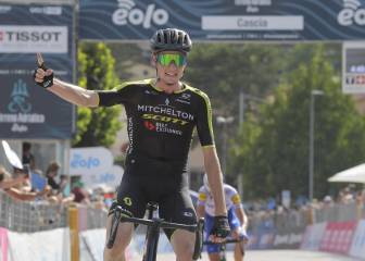 Hamilton triunfa en Cascia y Woods retiene el liderato