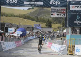 Simon Yates avisa de cara al Giro con su triunfo en Sassotetto