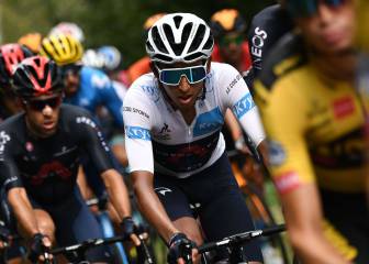 Daniel Martínez gana la etapa y Bernal pierde 36