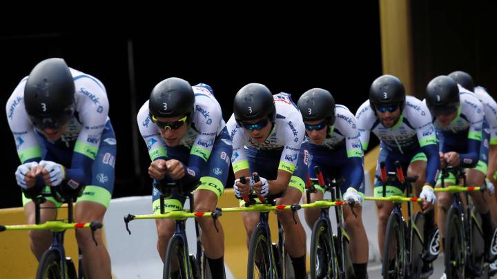 El equipo Wanty-Gobert, durante la crono por equipos del Tour de Francia 2019 en Bruselas.