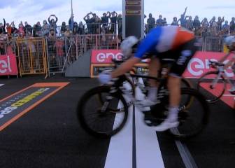 Demare se lleva el triunfo en un esprint de foto finish