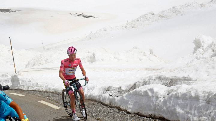 Steven Kruijswijk, tras su caída en el descenso del Colle dell'Agnello en el Giro de Italia 2016.